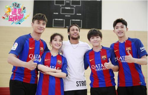 吴昕郑恺遇见足球城综艺节目,遇见足球城吴昕内马尔服装