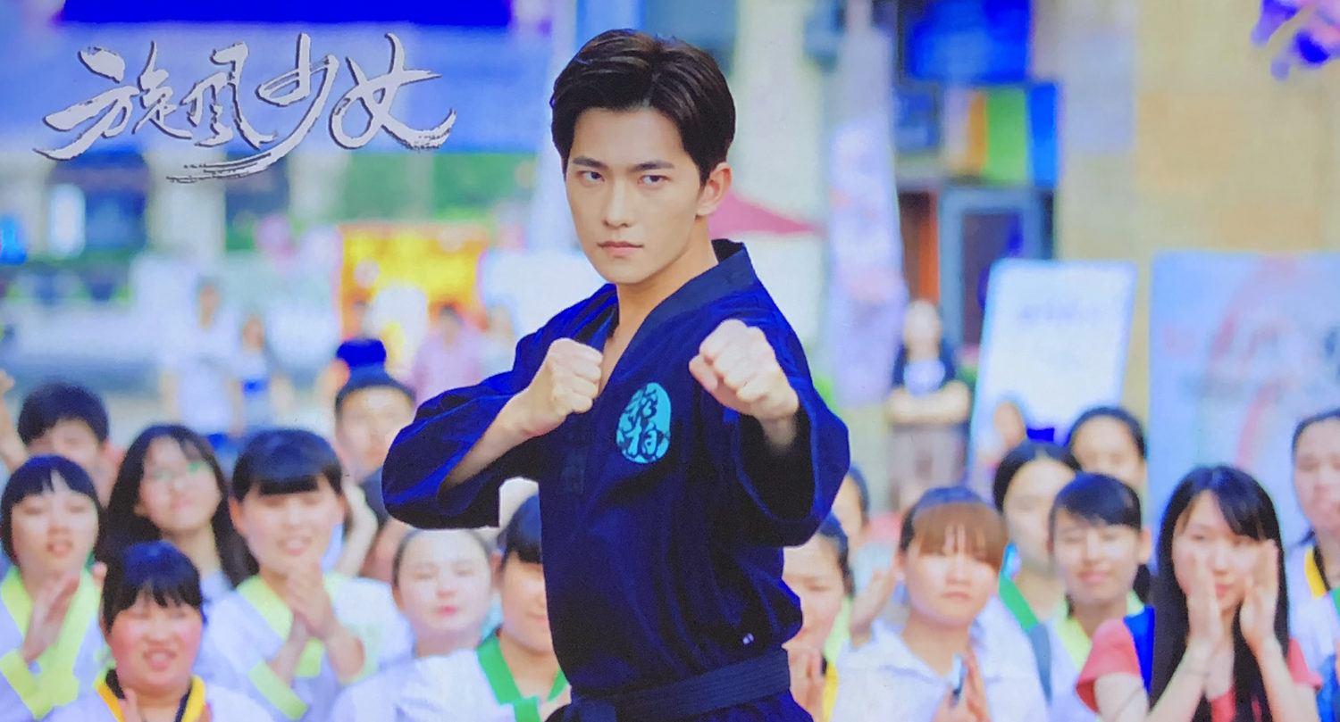 暴风max6无屏电视价格,打造家庭私人影院