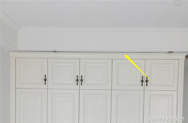 衣柜装好后出现缝隙，师傅这样来处理，业主气得直接让拆走