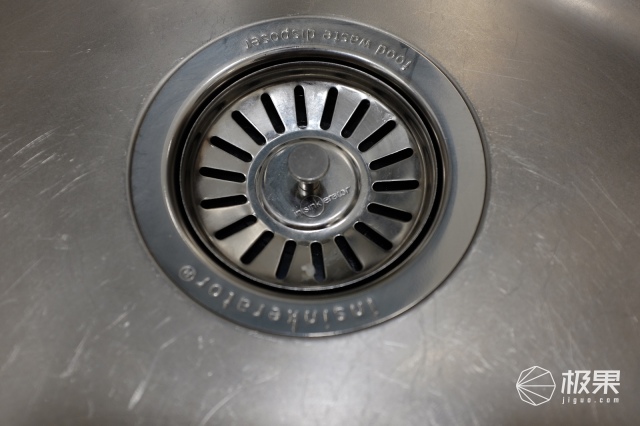 厨房垃圾桶老是黏黏糊糊,厨房垃圾桶小妙招