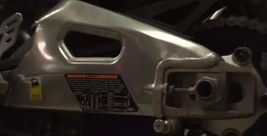 摩托贴纸撕下如何清理,摩托车原装贴纸怎么清洗