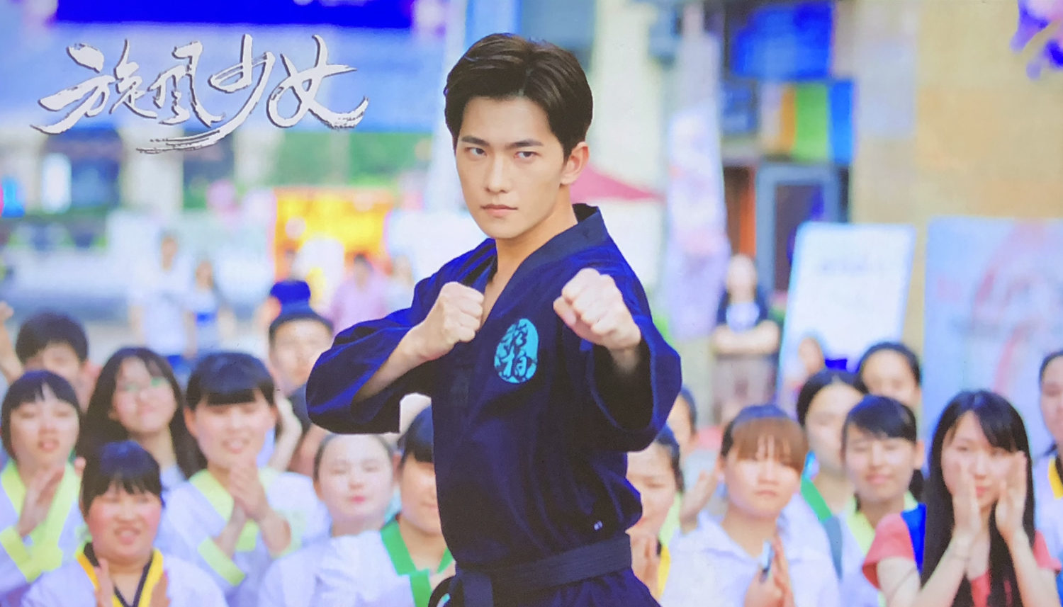 暴风max6无屏电视价格,打造家庭私人影院