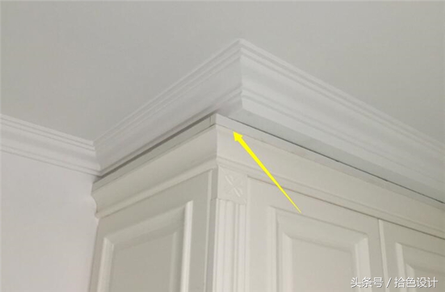 衣柜装好后出现缝隙，师傅这样来处理，业主气得直接让拆走