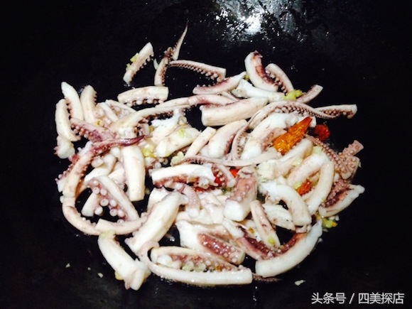 鱿鱼都能和什么一起炒,一吃鱿鱼就胃痛反胃