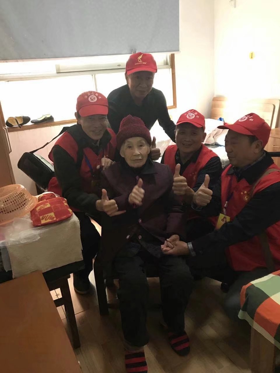 关爱留守老人志愿者,关爱老人传递义工志愿者正能量