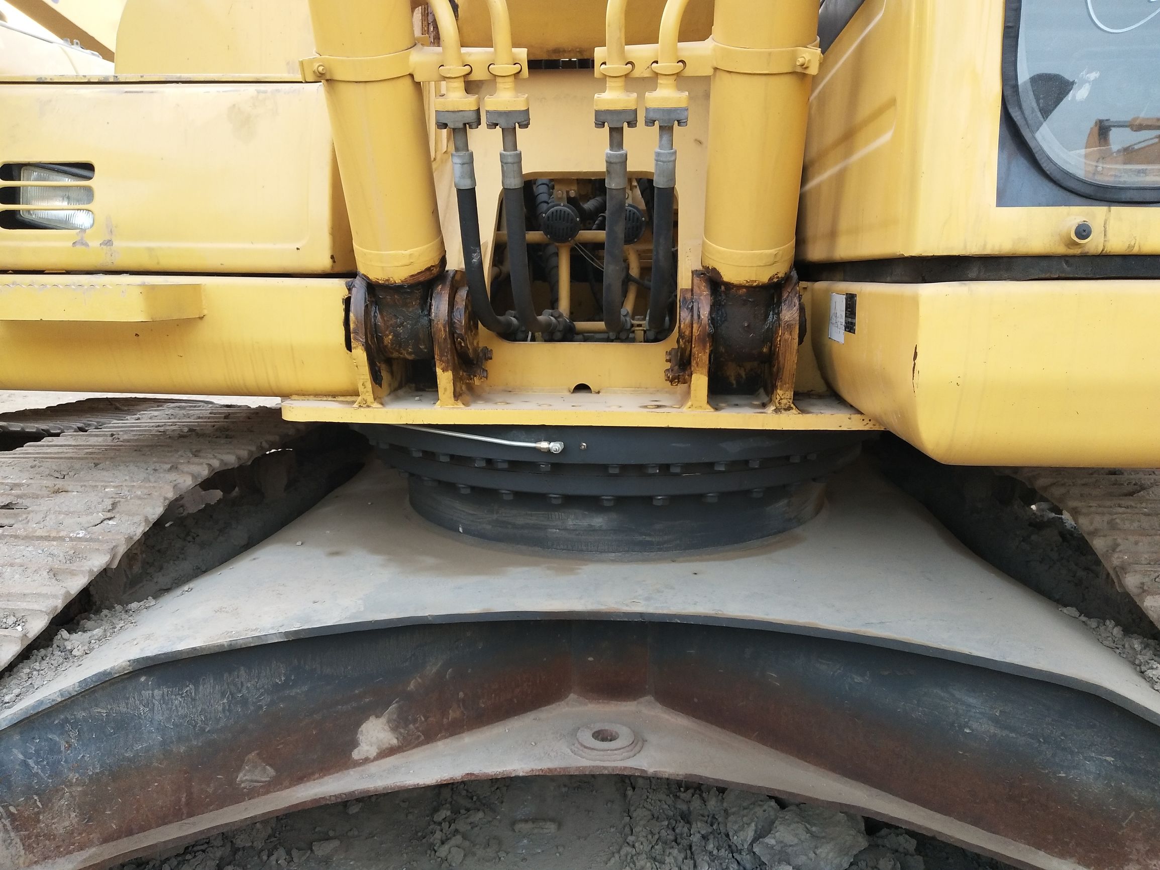 广州个人二手小松220挖掘机多少钱,18年二手小松挖掘机大概多少钱