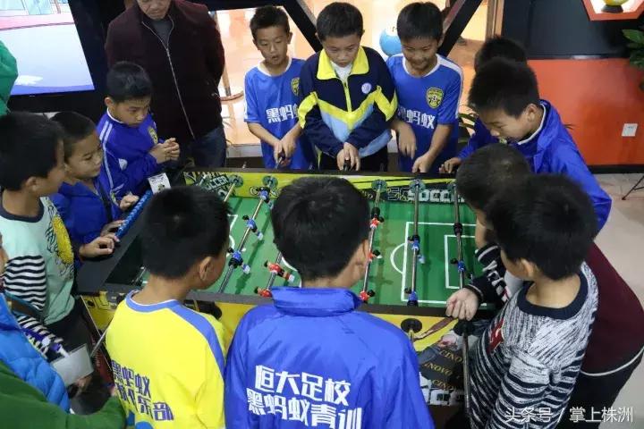 足球要从娃娃抓起宣传图,足球要从娃娃抓起图片