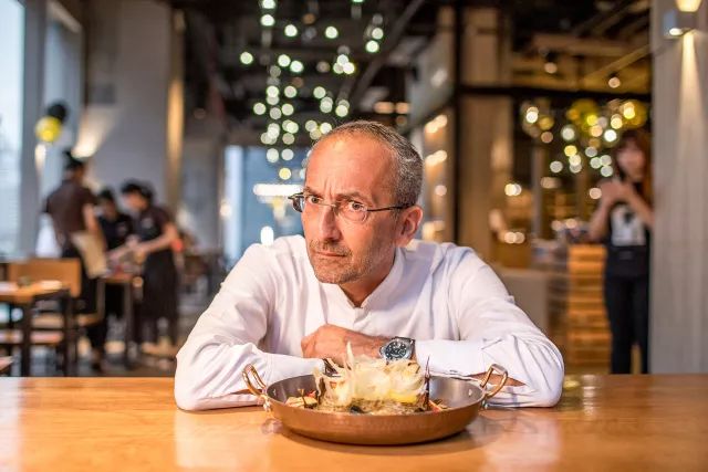 海归美女的西餐厅不得了！用舒芙蕾征服了米其林大厨，来合作菜品