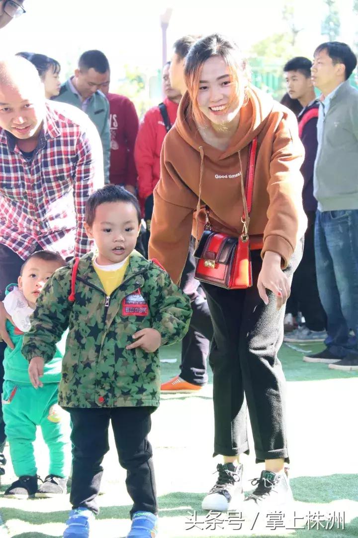 足球要从娃娃抓起宣传图,足球要从娃娃抓起图片