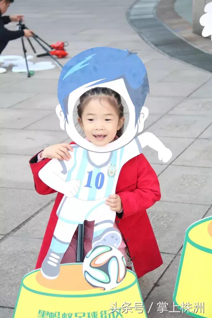 足球要从娃娃抓起宣传图,足球要从娃娃抓起图片