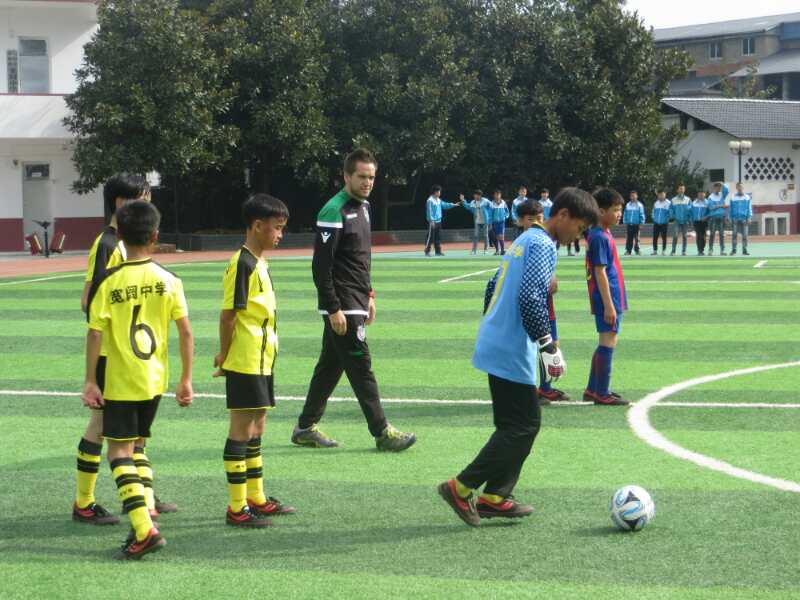 葡萄牙足球教练,葡萄牙教练桑托斯助力