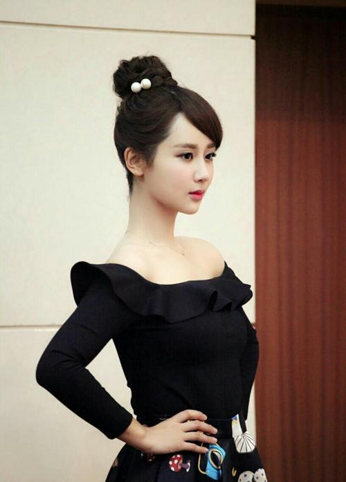 杨紫和关晓彤的真实关系,杨紫关晓彤哪个更出名