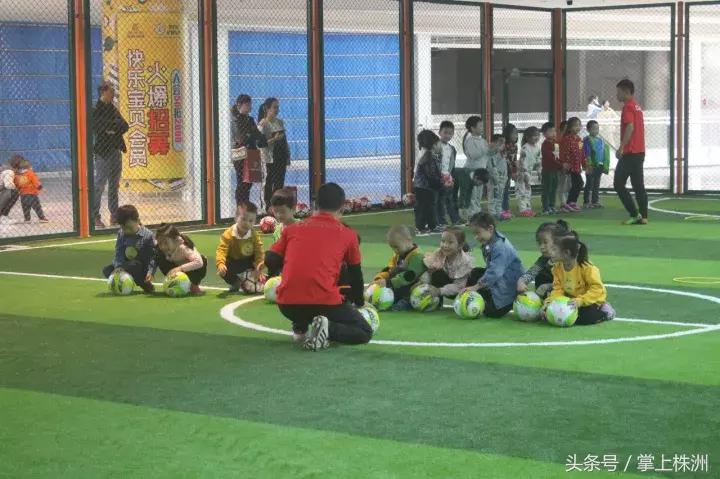 足球要从娃娃抓起宣传图,足球要从娃娃抓起图片