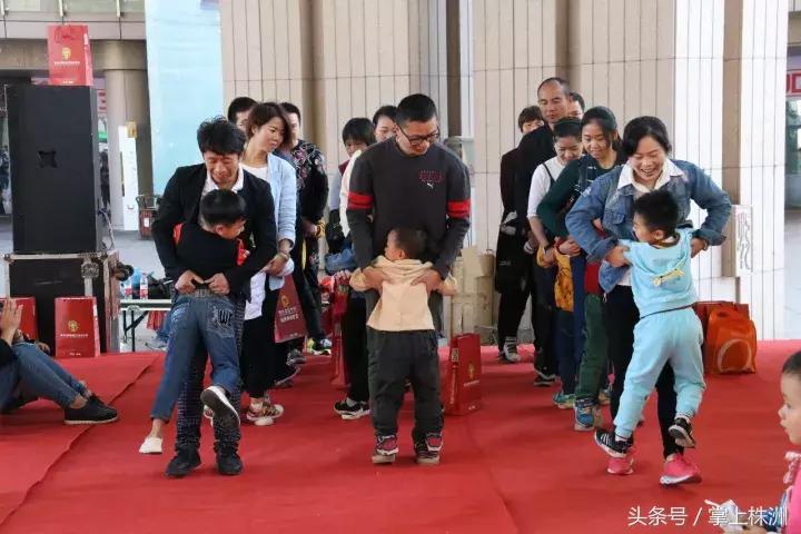 足球要从娃娃抓起宣传图,足球要从娃娃抓起图片