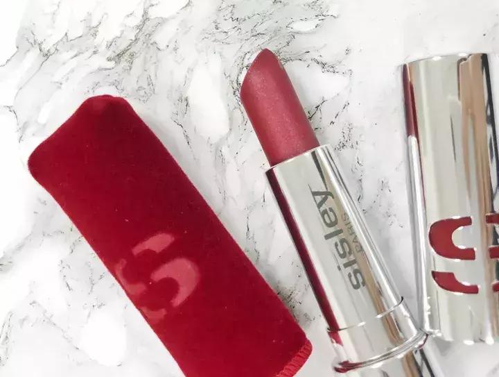 超火姨妈色口红不选肤色又显白,姨妈色口红显白吗