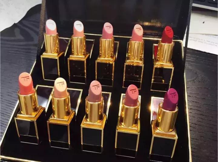 晒男友送的口红,明星晒自己口红