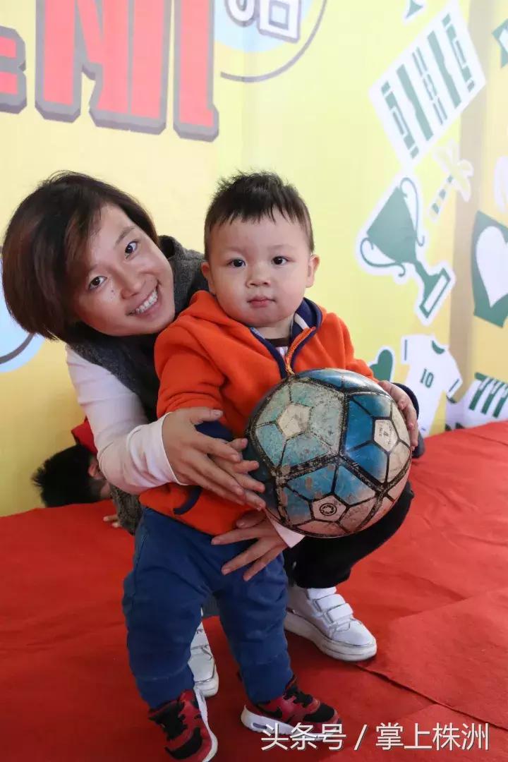 足球要从娃娃抓起宣传图,足球要从娃娃抓起图片