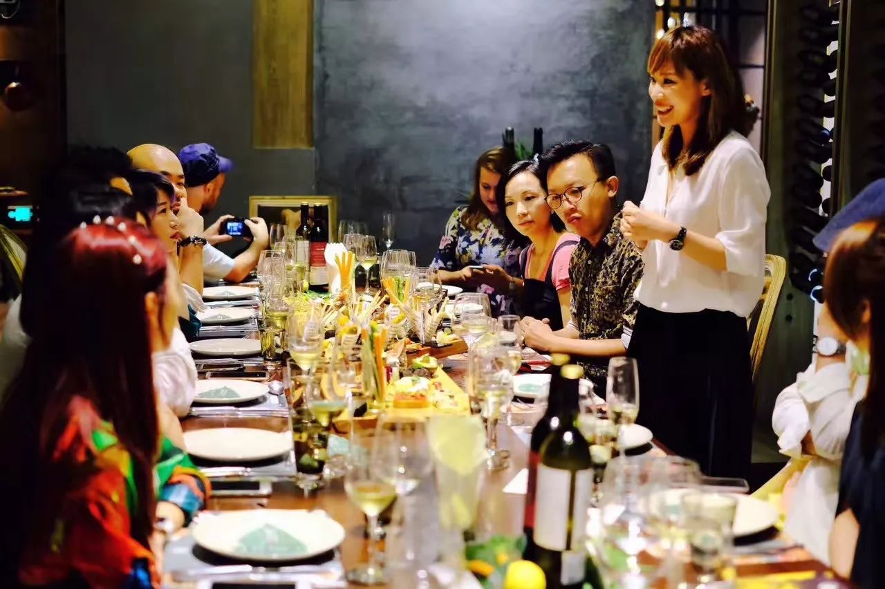 海归美女的西餐厅不得了！用舒芙蕾征服了米其林大厨，来合作菜品