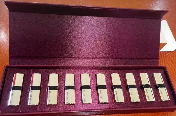 晒男友送的口红,明星晒自己口红