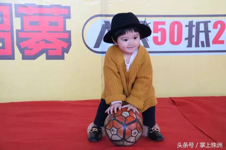 足球要从娃娃抓起宣传图,足球要从娃娃抓起图片