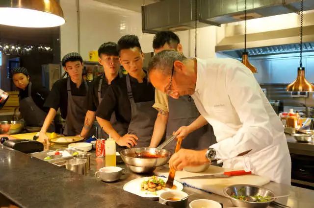 海归美女的西餐厅不得了！用舒芙蕾征服了米其林大厨，来合作菜品