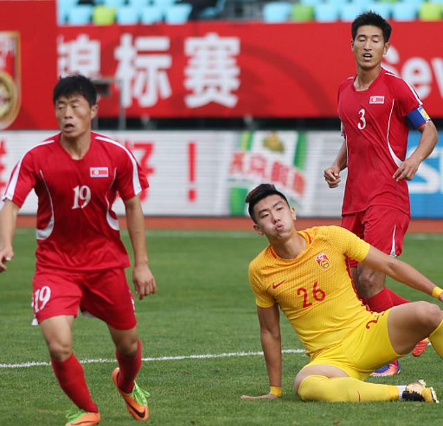 国足被30分钟进两球,国足vs韩国被罚下3人
