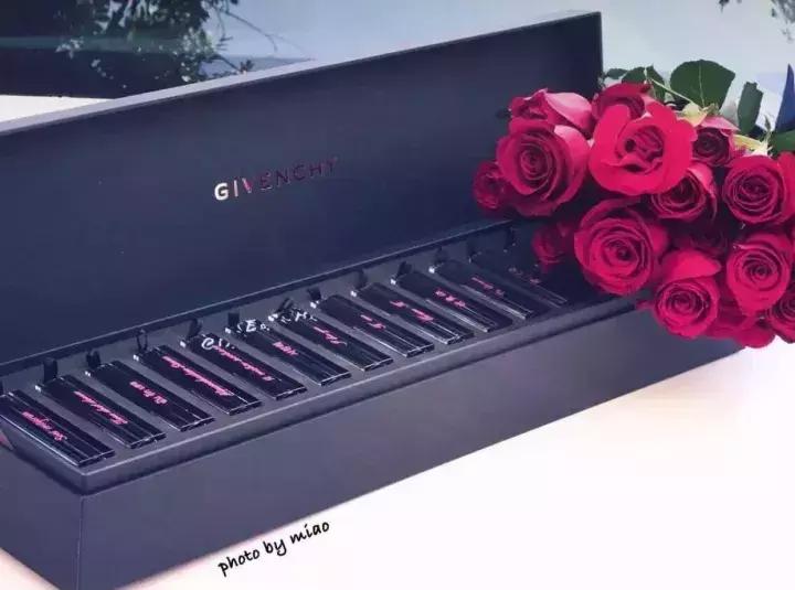 晒男友送的口红,明星晒自己口红