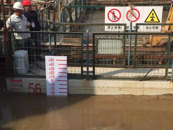 震撼！世界最大陆地沉井——五峰山长江特大桥北锚锭沉井下沉施工到位，面积比足球场还大！