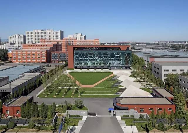 大型的景观草坪,好看的天然草坪