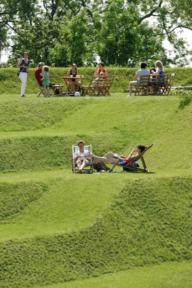 大型的景观草坪,好看的天然草坪