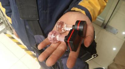 快递收寄新规实施首日大部分寄件人配合快递员负担加重