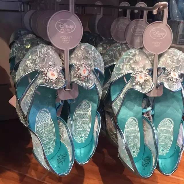 上海迪士尼酒店最高3000多元一晚！半小时卖出上万张门票！杭州一家人去玩要花多少？算完整个人不好了