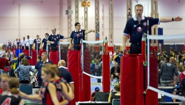 排球触网裁判手势,排球界外球裁判手势