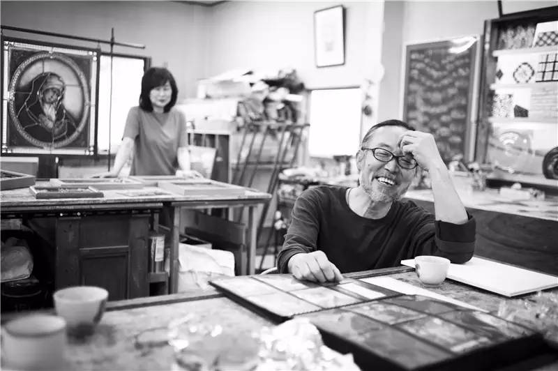 彩色玻璃大师高井啓司：“经验和情感都可以分享，但‘悟’是万万不能的。”｜日本工艺寻访之旅Vol.5