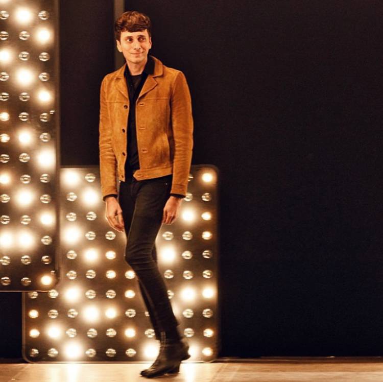 终于甩好了肉准备塞进这些衣裤的时候｜罪魁祸首跑了～