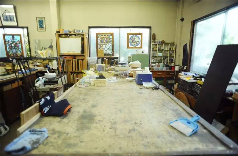 彩色玻璃大师高井啓司：“经验和情感都可以分享，但‘悟’是万万不能的。”｜日本工艺寻访之旅Vol.5