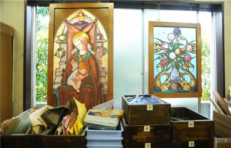 彩色玻璃大师高井啓司：“经验和情感都可以分享，但‘悟’是万万不能的。”｜日本工艺寻访之旅Vol.5