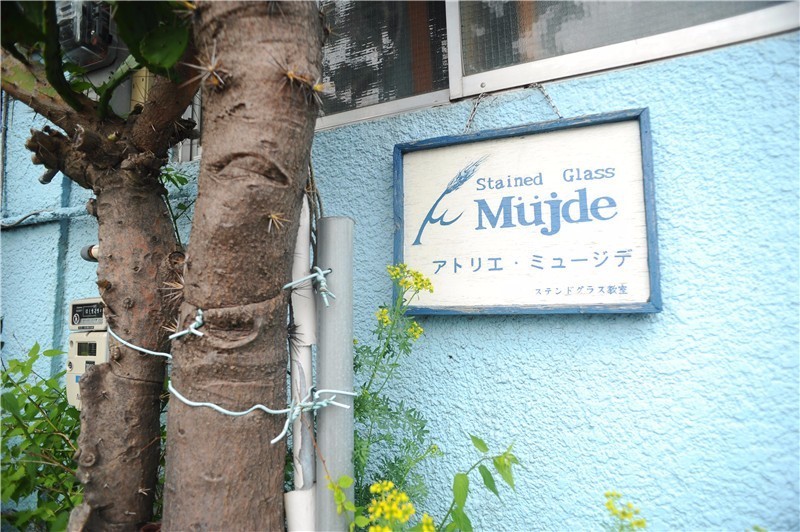 彩色玻璃大师高井啓司：“经验和情感都可以分享，但‘悟’是万万不能的。”｜日本工艺寻访之旅Vol.5