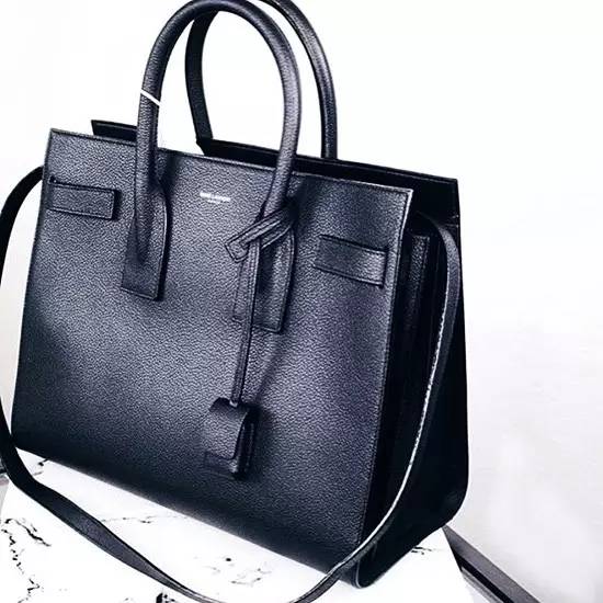 终于甩好了肉准备塞进这些衣裤的时候｜罪魁祸首跑了～