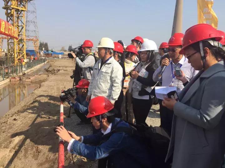 震撼！世界最大陆地沉井——五峰山长江特大桥北锚锭沉井下沉施工到位，面积比足球场还大！