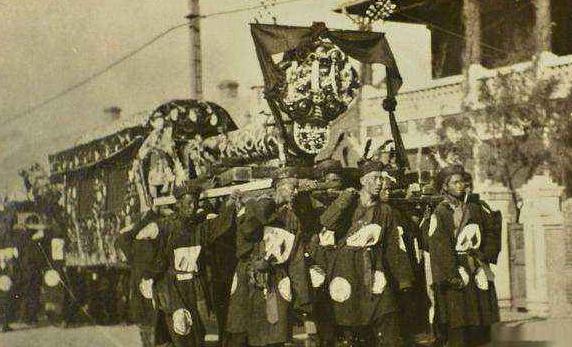 当接亲与出殡狭路相逢,接亲碰上出葬是好是坏