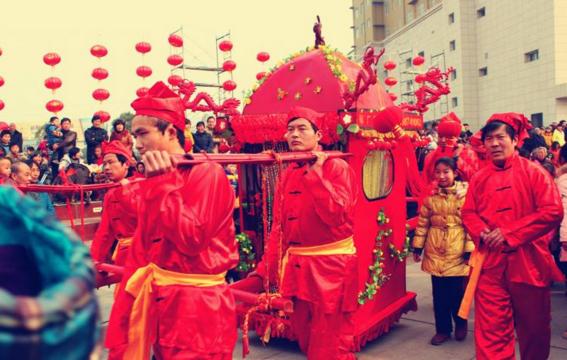 当接亲与出殡狭路相逢,接亲碰上出葬是好是坏