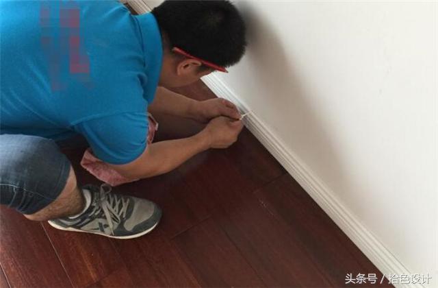 和门一样的踢脚线怎样安装,踢脚线安装缝大怎么办