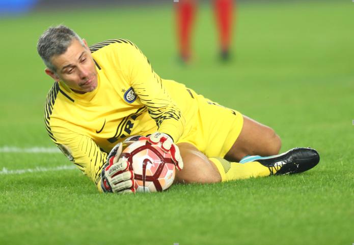 萨内蒂苏宁,萨内蒂捧起冠军杯