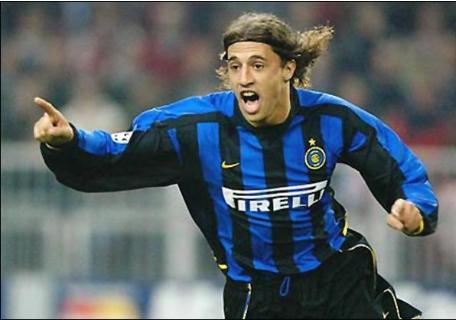 萨内蒂苏宁,萨内蒂捧起冠军杯