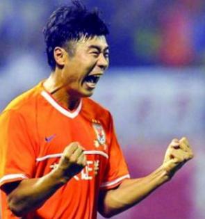 萨内蒂苏宁,萨内蒂捧起冠军杯