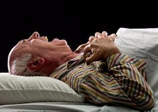 老人夜间气短呼吸困难怎么办,老人半夜突然呼吸困难怎么急救