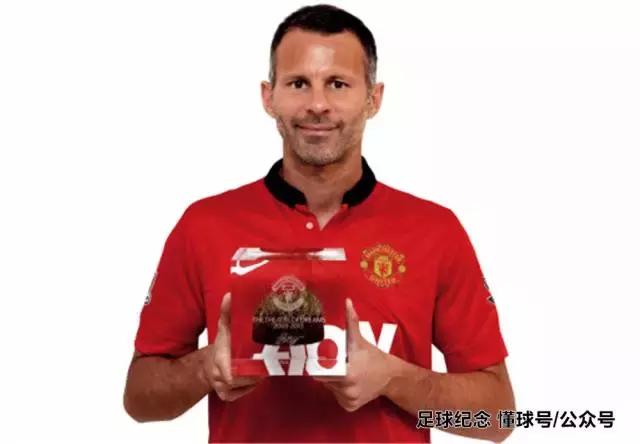 纪念足球礼物,伯纳乌球场草皮纪念品