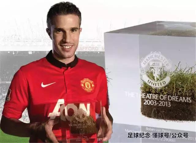 纪念足球礼物,伯纳乌球场草皮纪念品