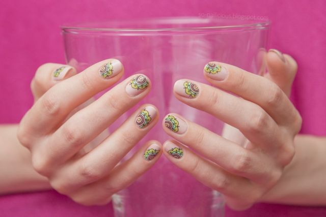 涂指甲油的正确步骤与技巧,怎样才能涂指甲油是正确的方法